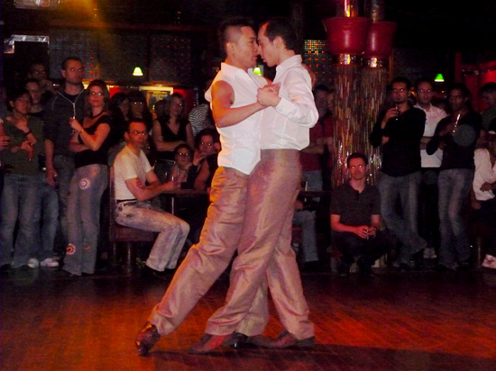 Muné & Olivier (Roxanne) 6/6/09 au Tango Muné & Olivier (Roxanne) 6/6/09 au Tango
